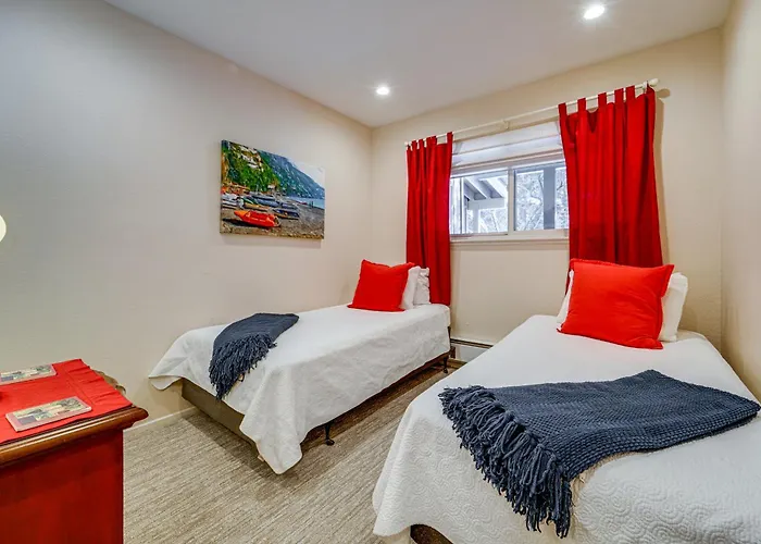 Tahoe Condo About 1 Mi To Diamond Peak Ski Resort!