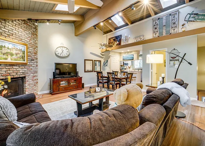 Tahoe Condo About 1 Mi To Diamond Peak Ski Resort!